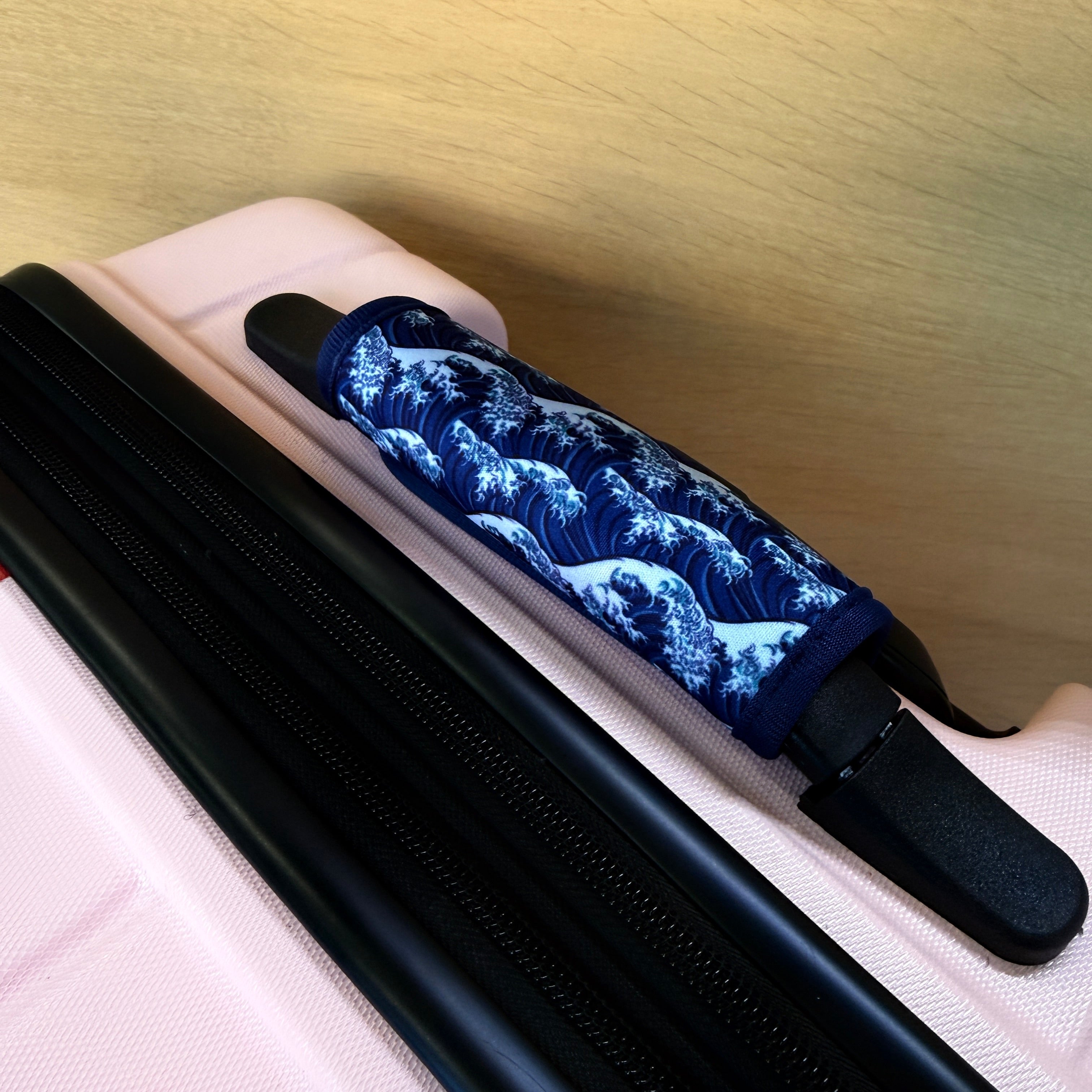 The Great Wave Luggage Handle Wrap